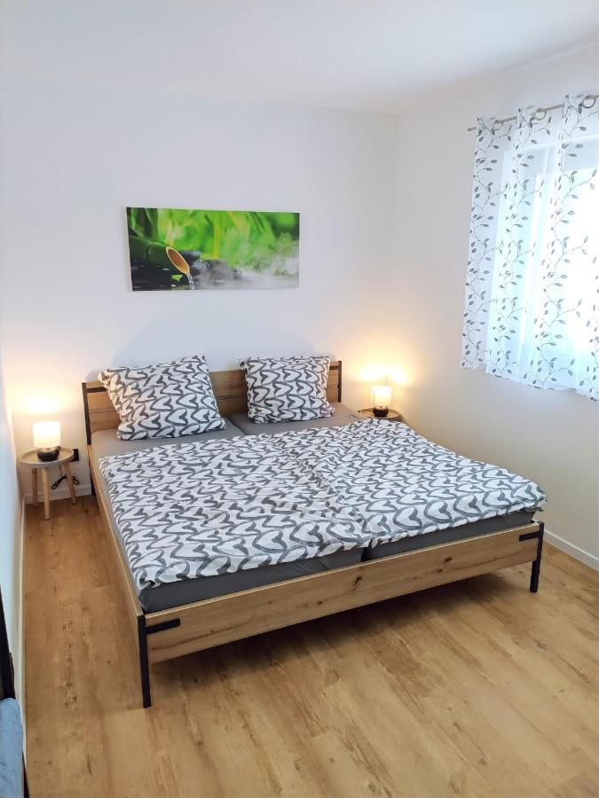 Fewo Wildflecken - Ferienwohnung Rhoen Neubau 2021 Buitenkant foto